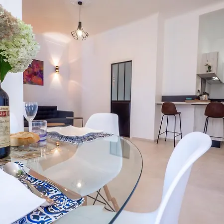 Grand 4 Pieces Centre De Apartment