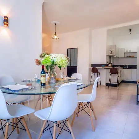 Grand 4 Pièces Centre De *